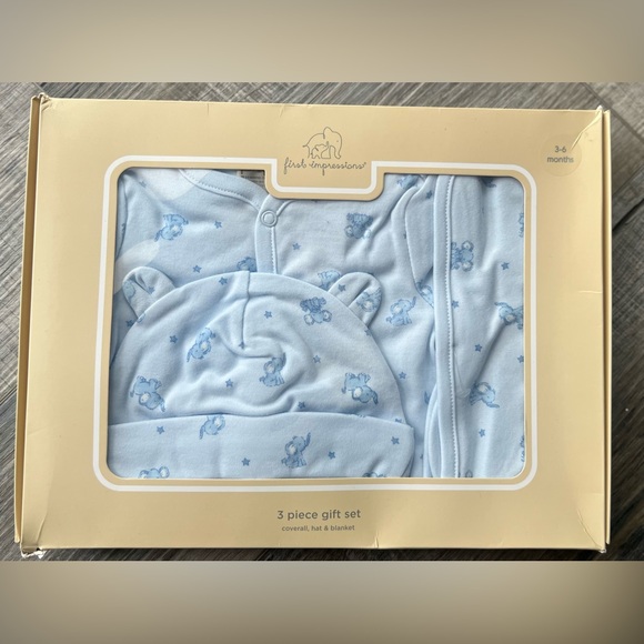 Blue Baby Gift Set with Outfit, Hat and Blanket - Picture 2 of 6